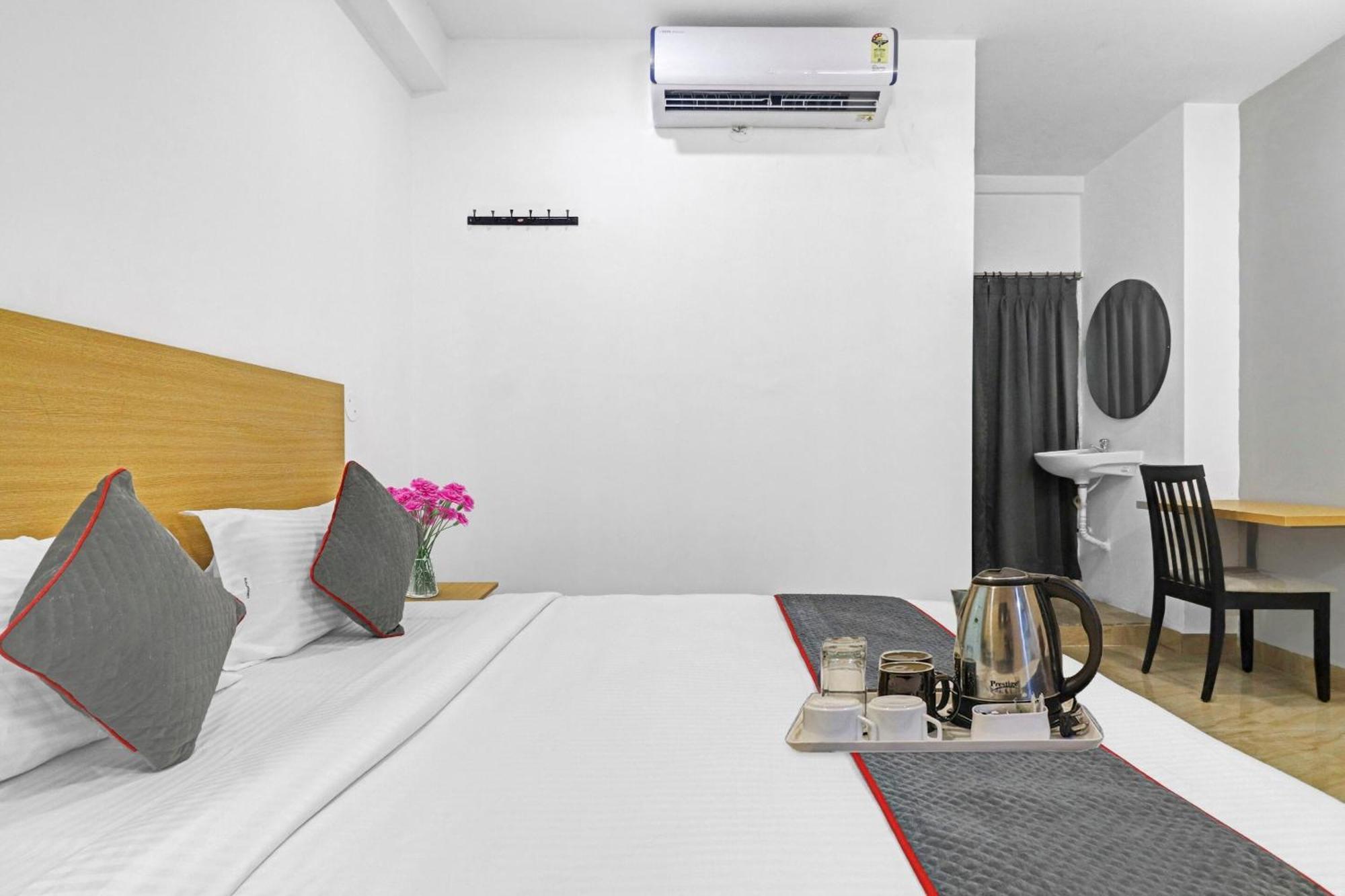Townhouse De Alphabet Hotel Gachibowli Exterior photo