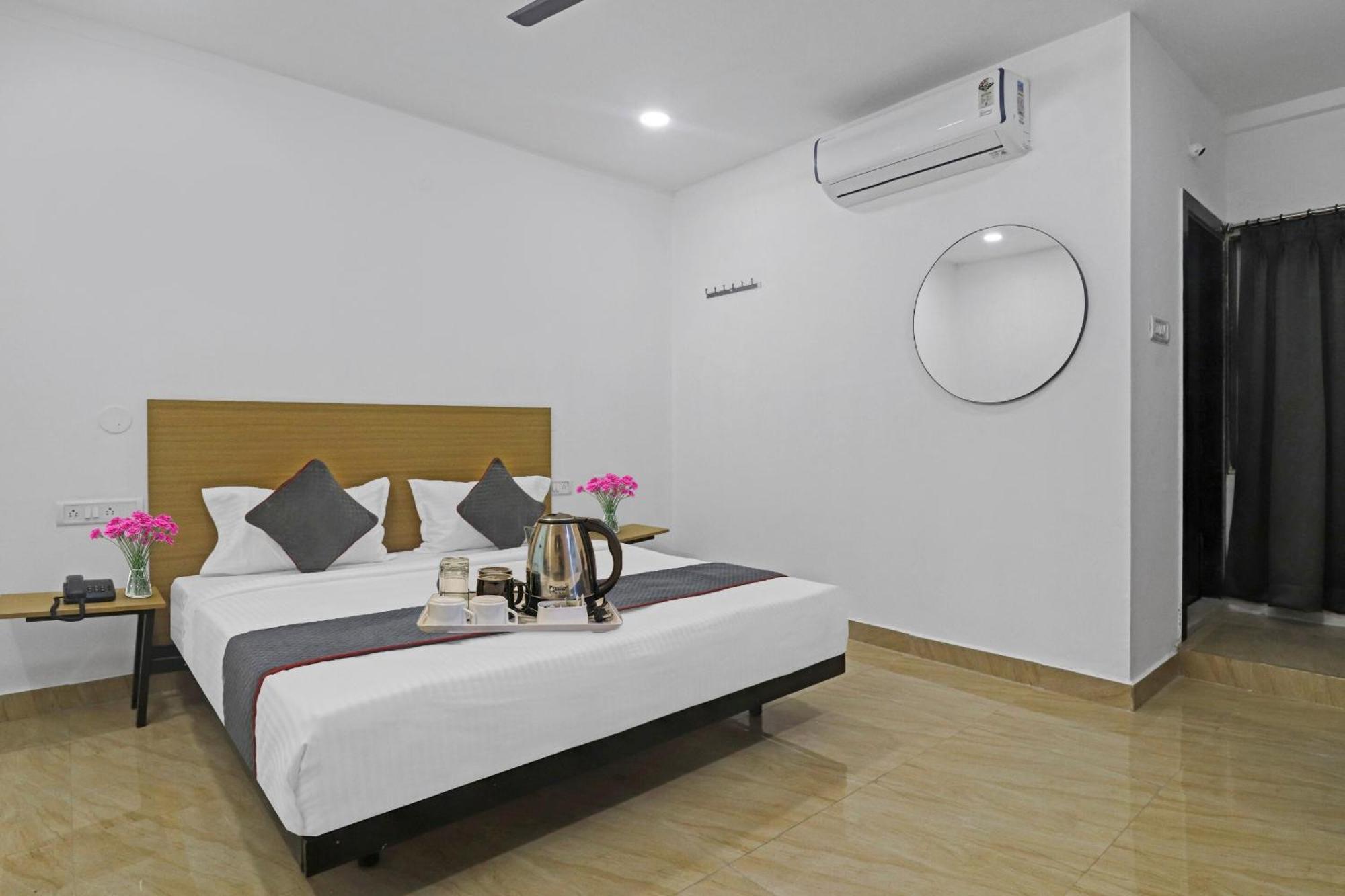 Townhouse De Alphabet Hotel Gachibowli Exterior photo