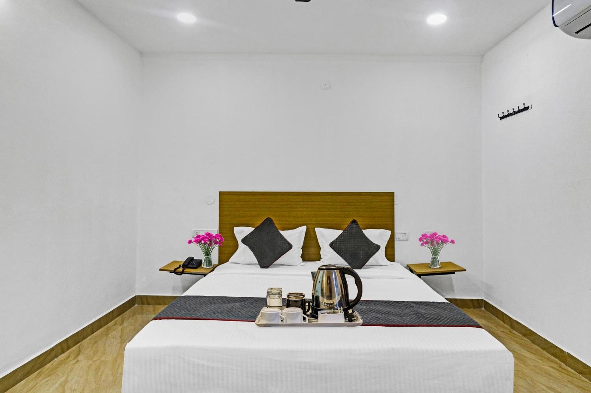Townhouse De Alphabet Hotel Gachibowli Exterior photo