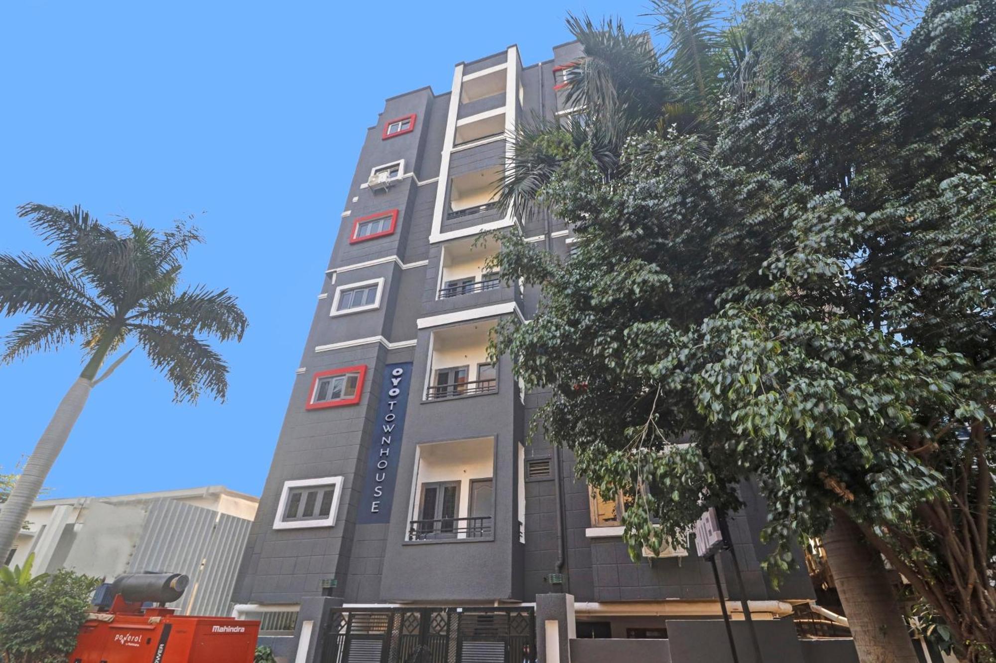 Townhouse De Alphabet Hotel Gachibowli Exterior photo