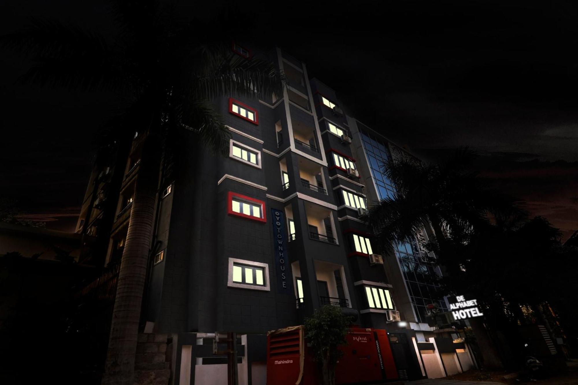 Townhouse De Alphabet Hotel Gachibowli Exterior photo